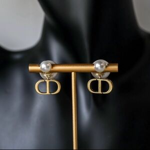 Ahavajewels Europia Pearl Earrings